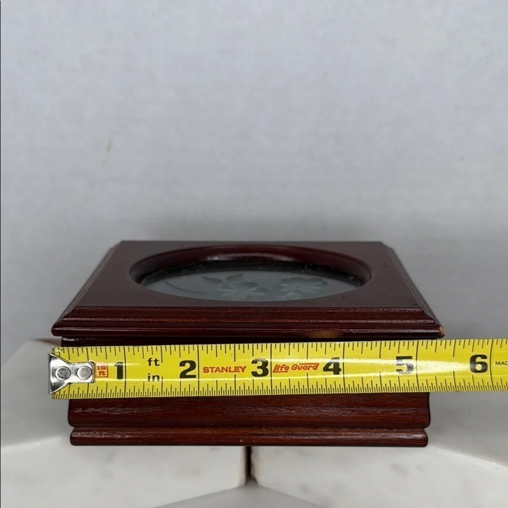 Vintage Estate Small Wooden Jewelry Box With Etched Flower Design On Oval Glass
